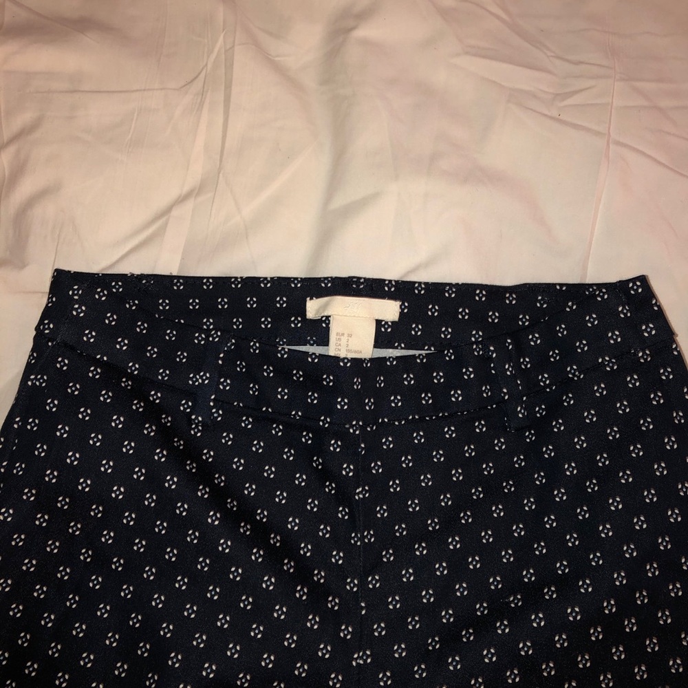 H&M ankle-length pants.